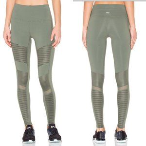 ALO Yoga Jungle Glossy Motto Legging in Small